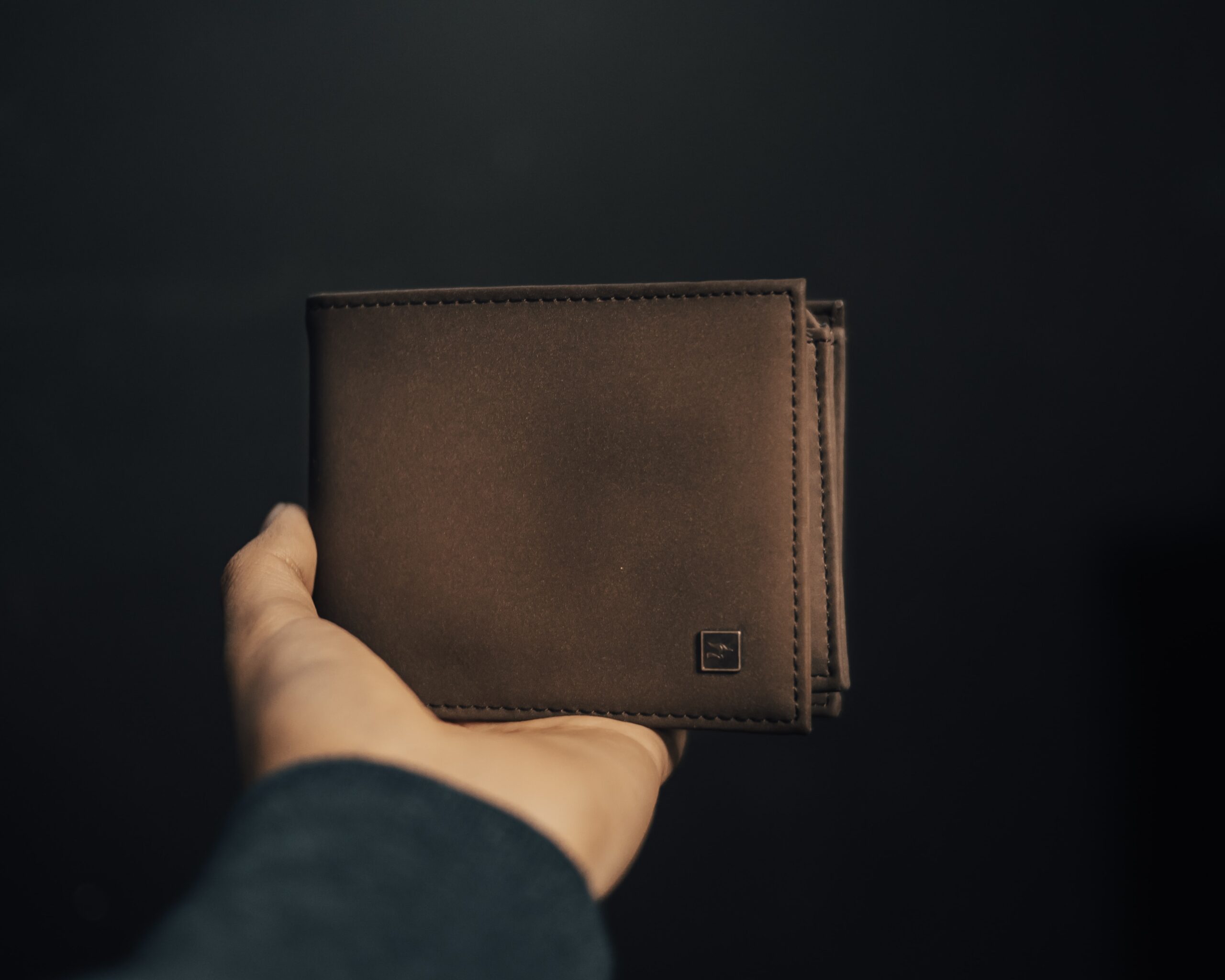 革財布でスマートな毎日に温もりを。革財布の魅力を余すことなくお伝えします。